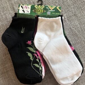 WICKED 8 PAIR ANKLE SOCKS/NWT